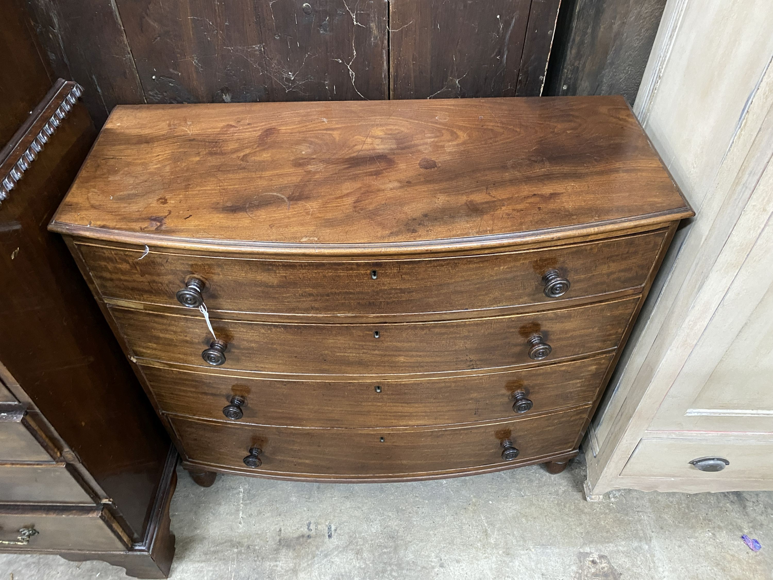 An early 19th century mahogany bowfront chest of drawers, width 119cm, depth 45cm, height 101cm